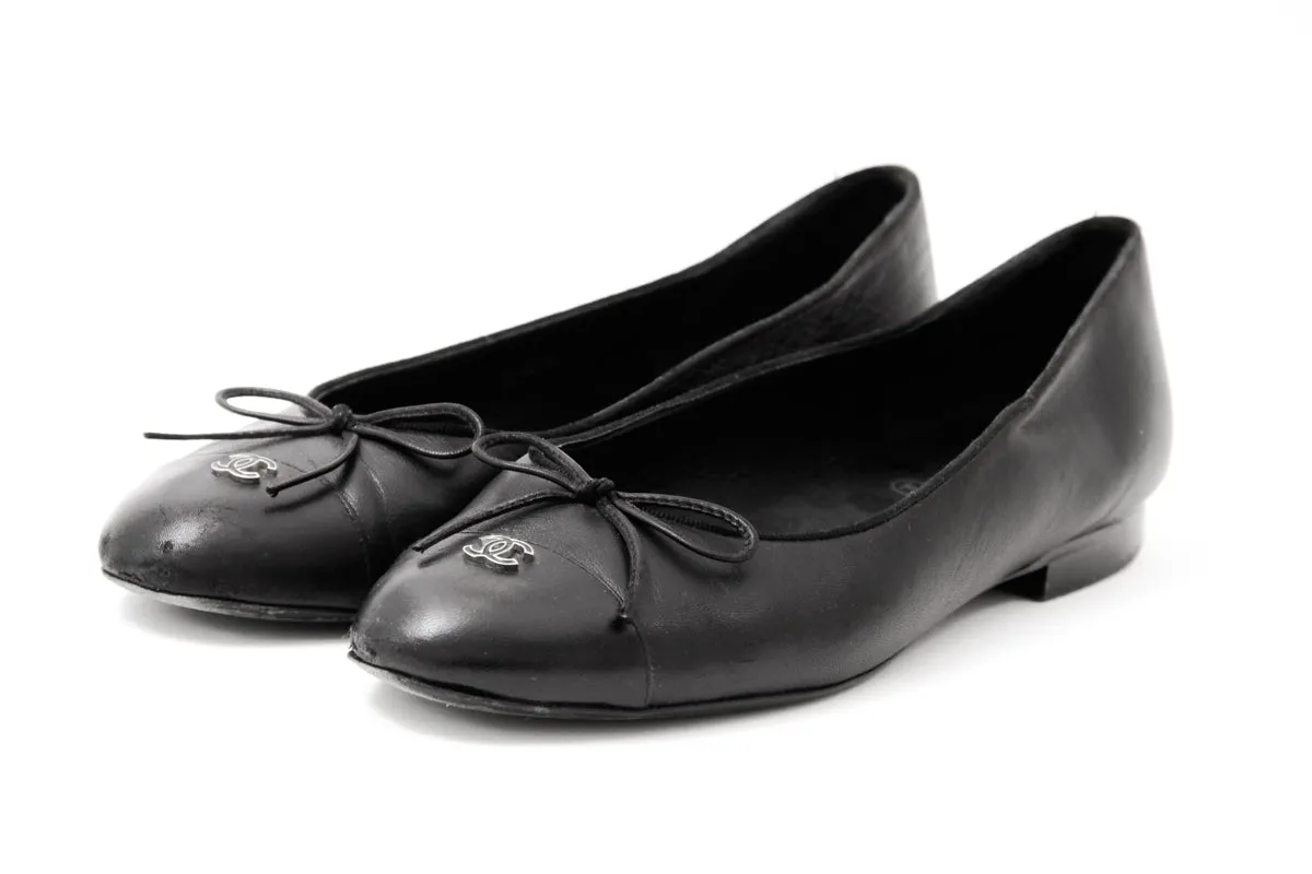 CAP TOE BALLET FLATS