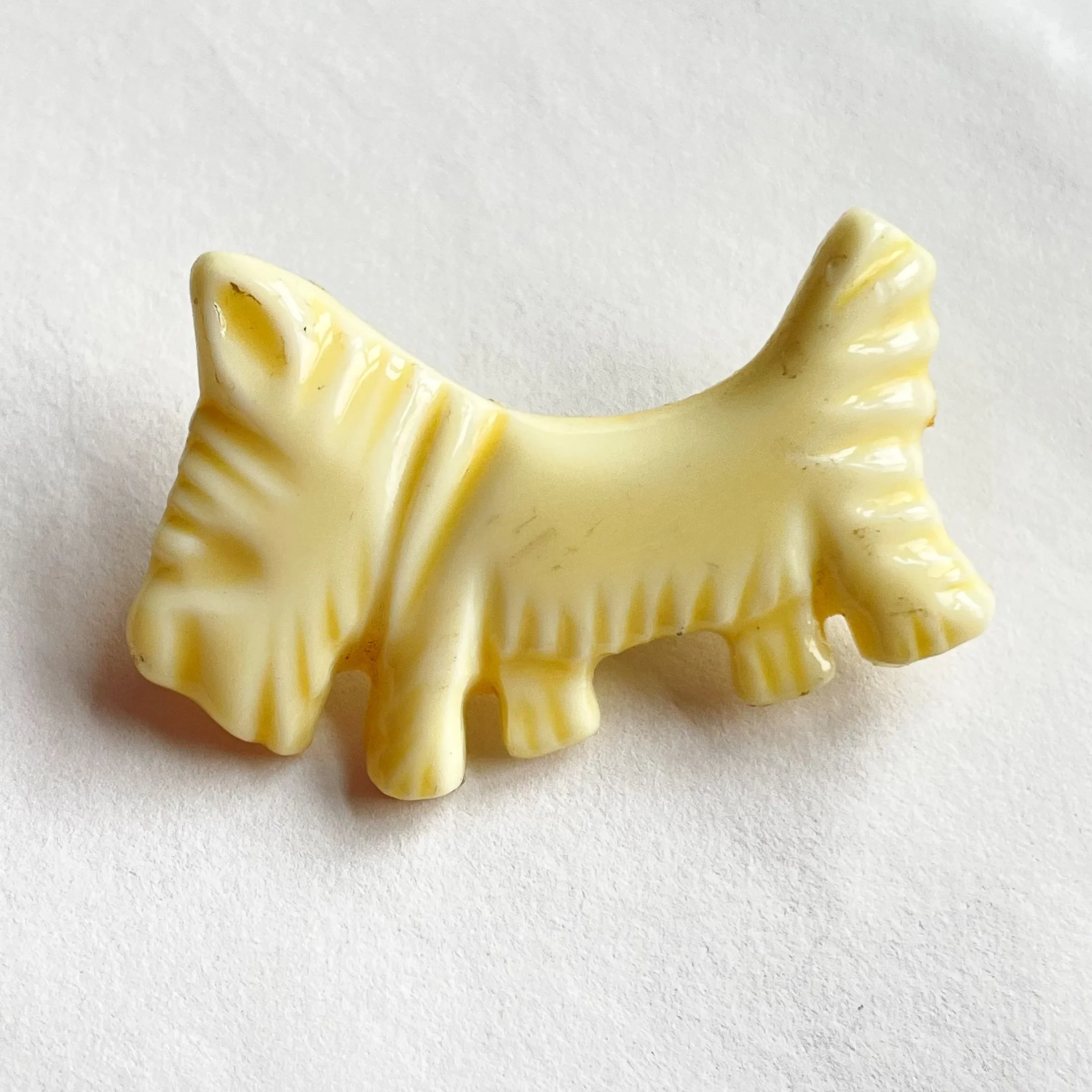 Vintage 20s/30s Cream Lucite Small Dog Brooch