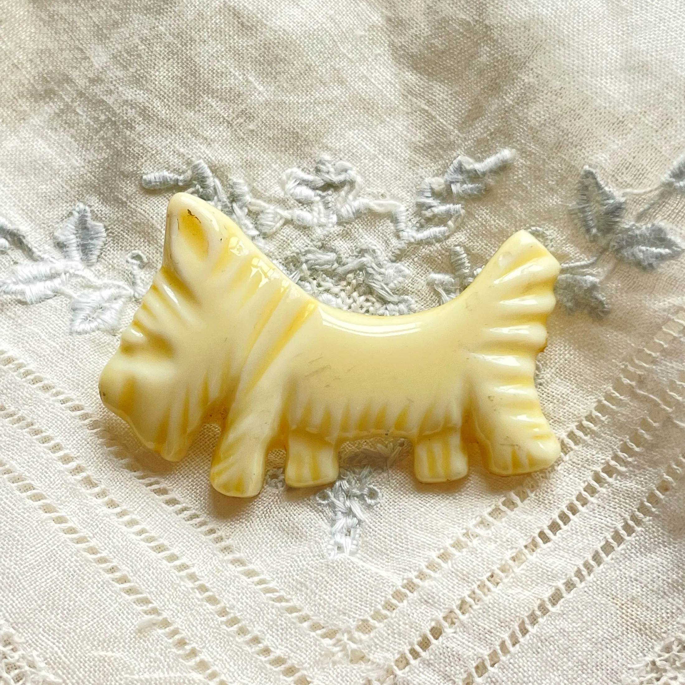 Vintage 20s/30s Cream Lucite Small Dog Brooch